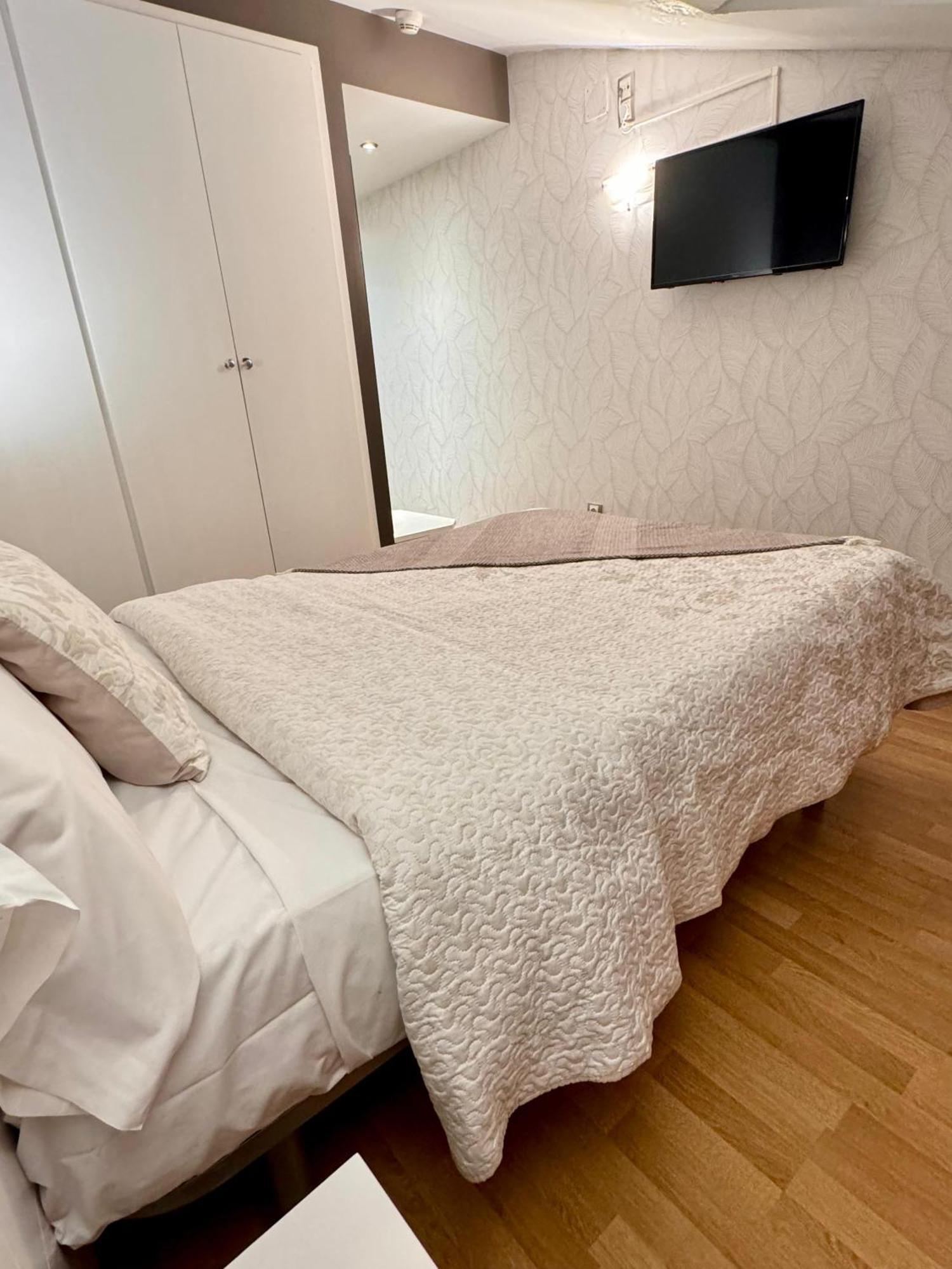 Hotel El Acebo Хака Экстерьер фото