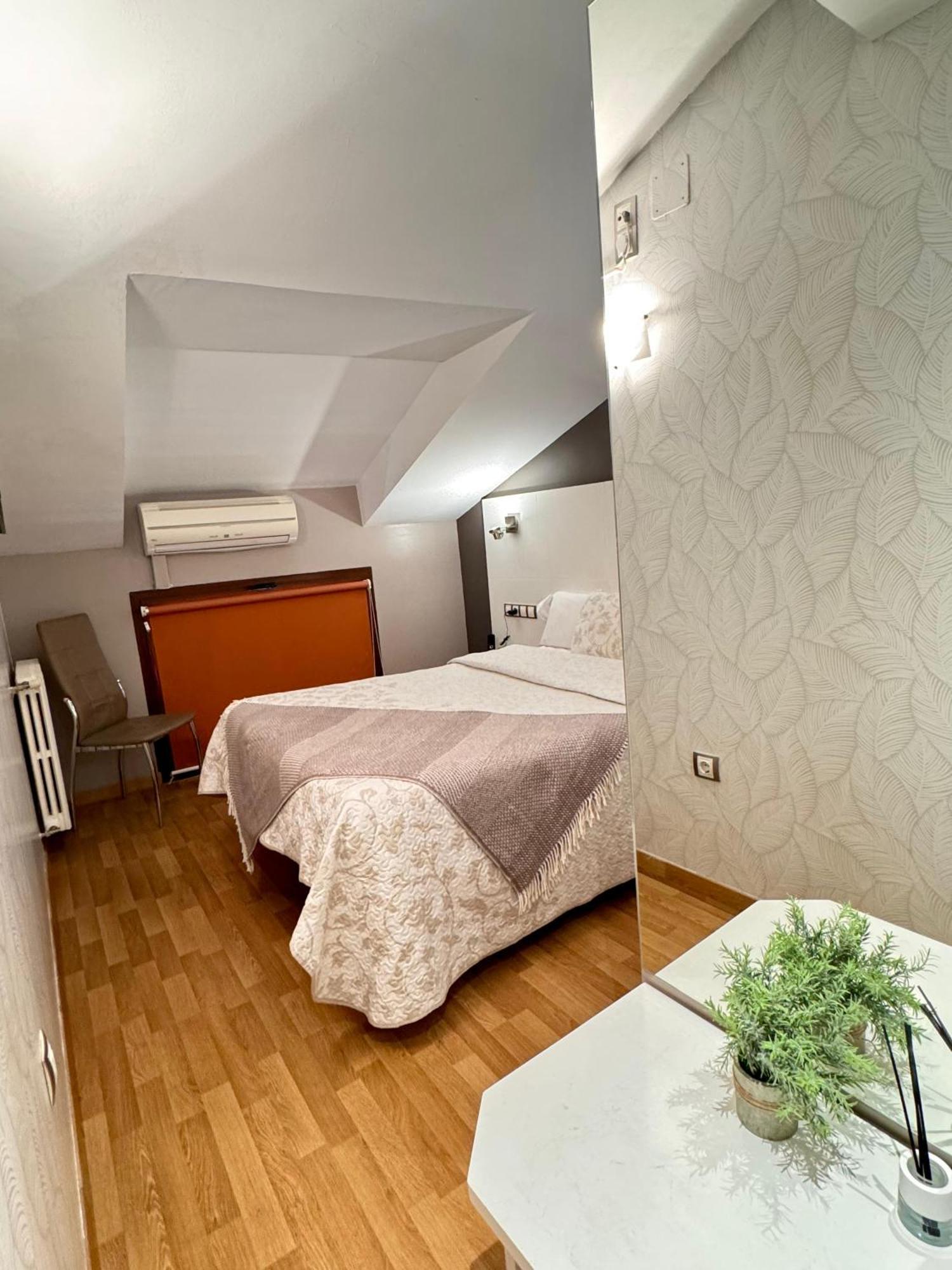 Hotel El Acebo Хака Экстерьер фото