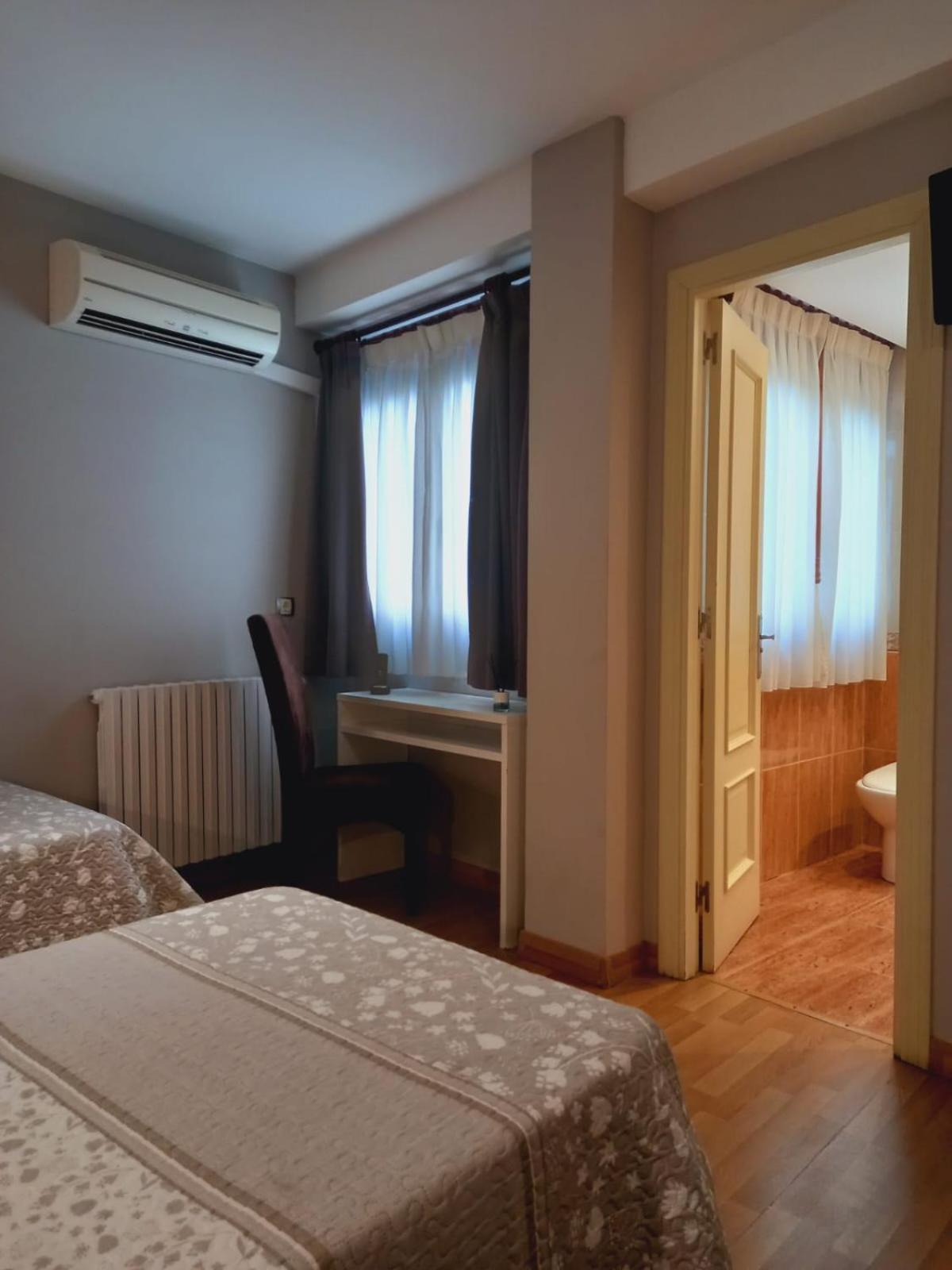 Hotel El Acebo Хака Экстерьер фото