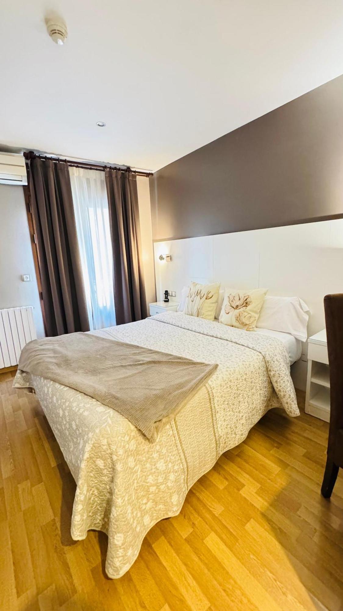 Hotel El Acebo Хака Экстерьер фото