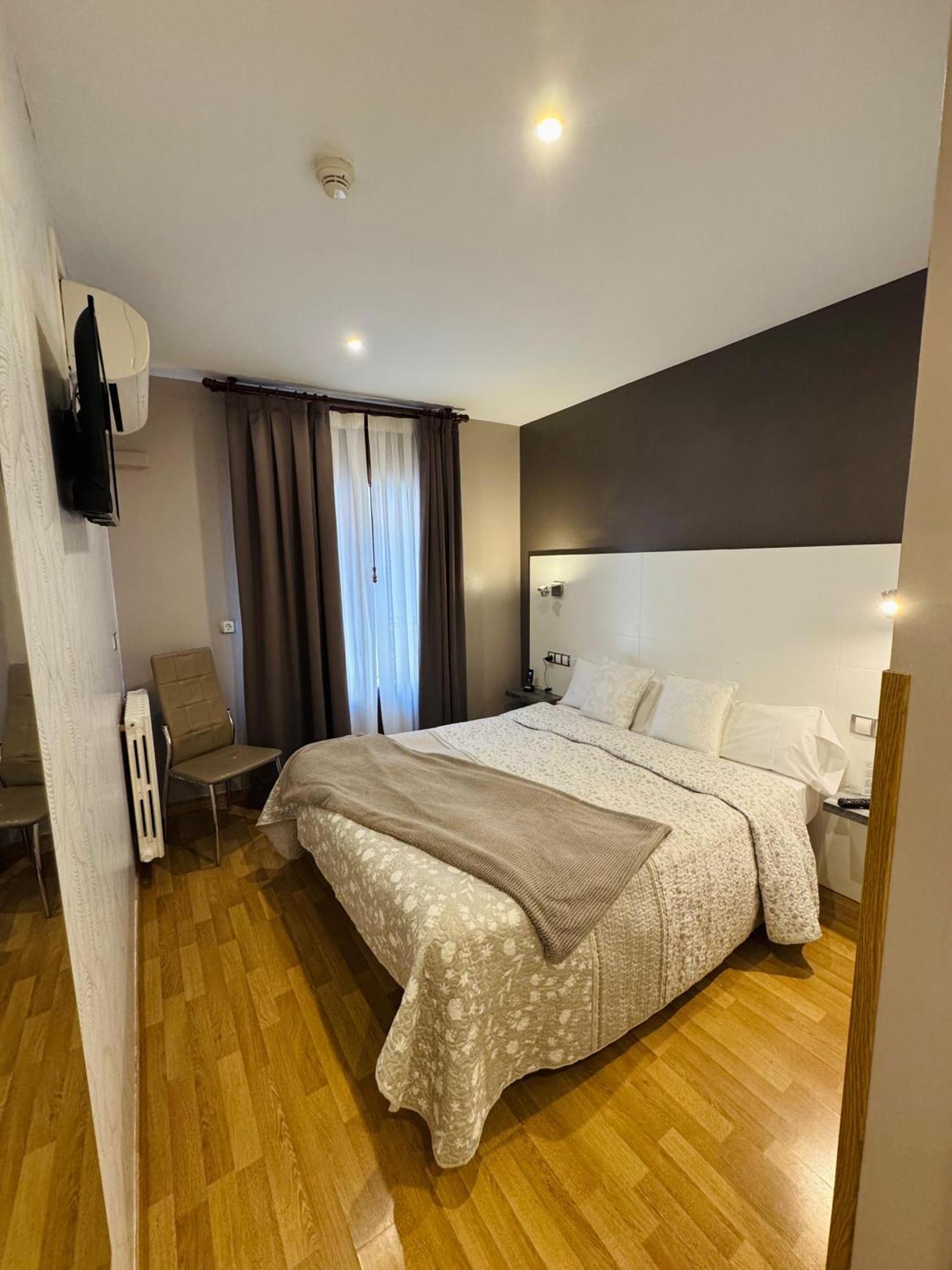 Hotel El Acebo Хака Экстерьер фото