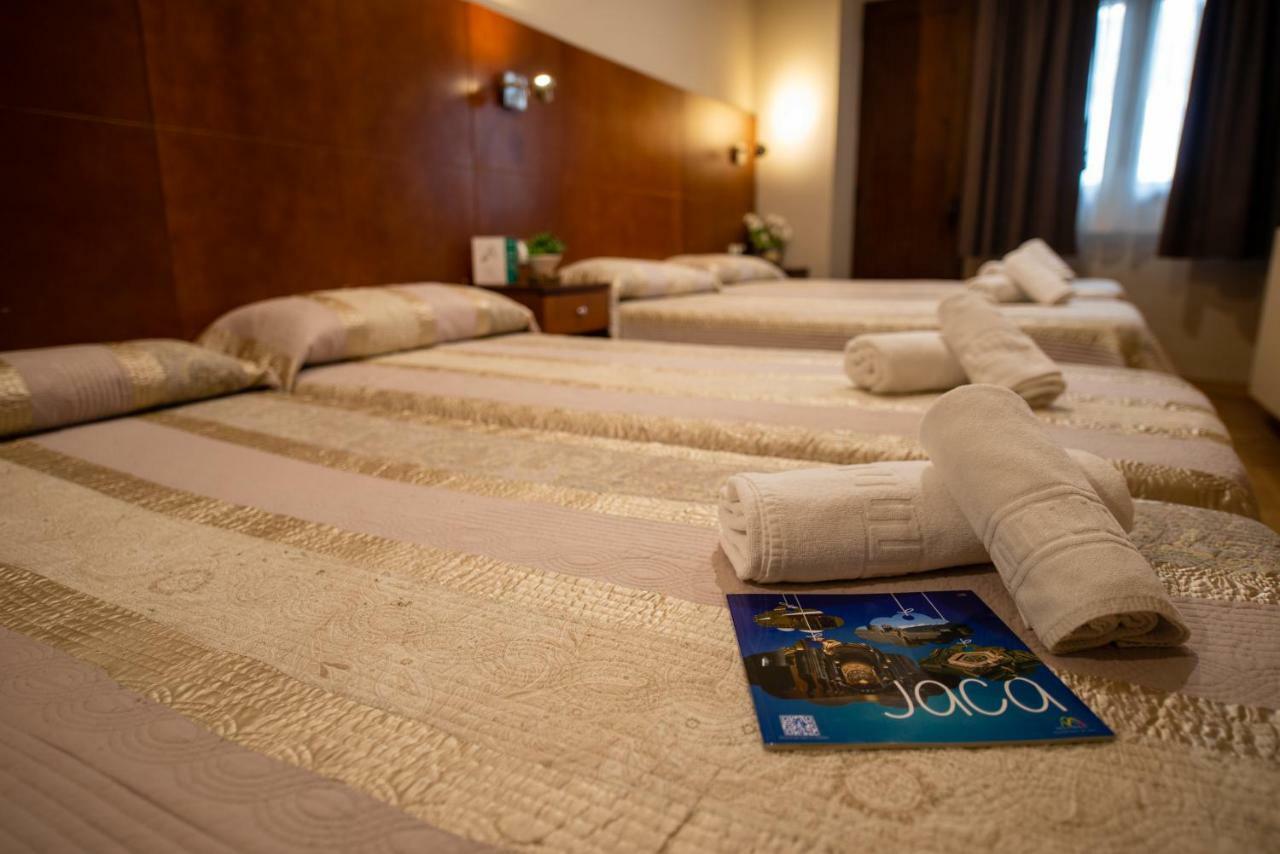 Hotel El Acebo Хака Экстерьер фото